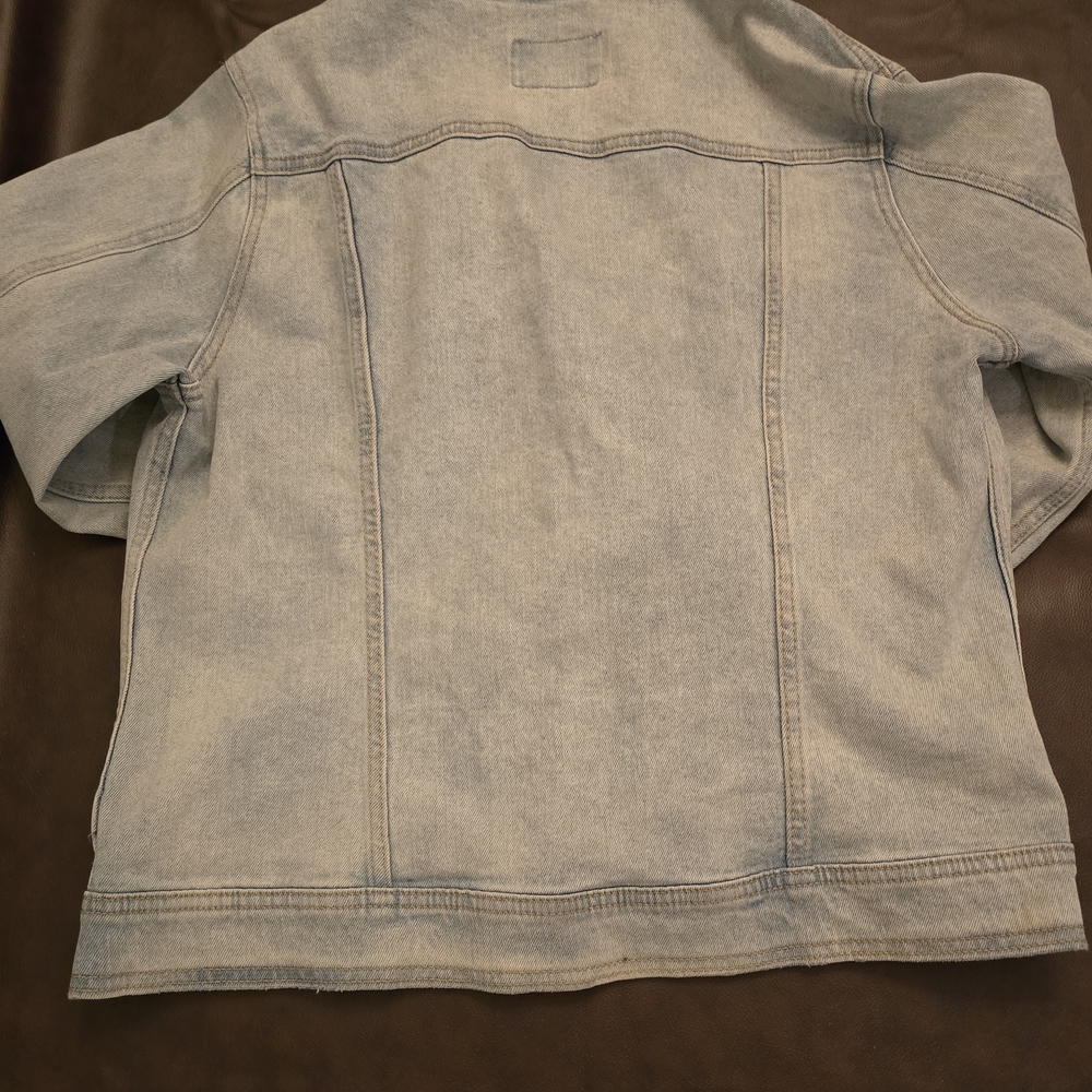 Universal Thread Blue Jean Jacket Light Denim Cla… - image 3